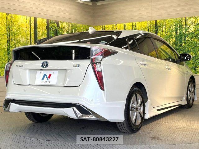 Toyota PRIUS 2017-05 7272718-16