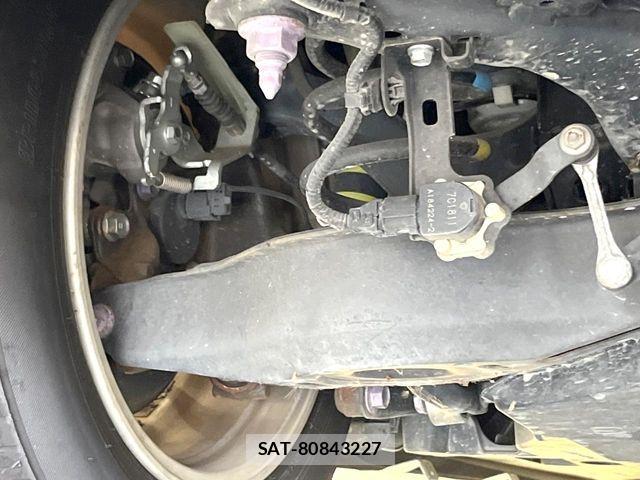Toyota PRIUS 2017-05 7272718-19