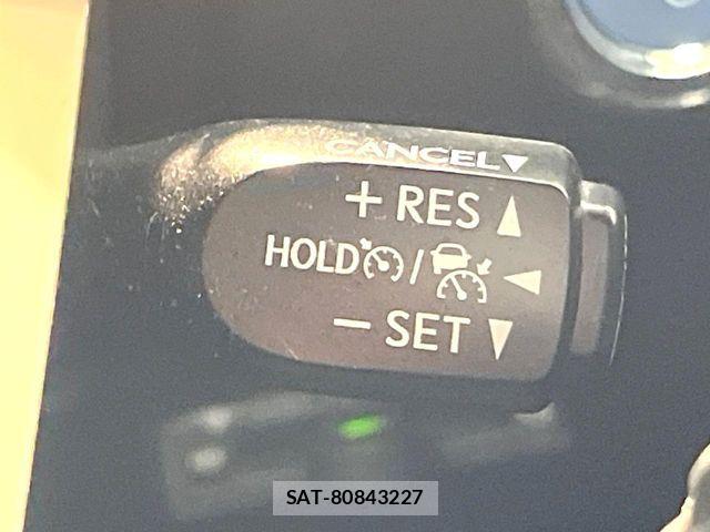 Toyota PRIUS 2017-05 7272718-6