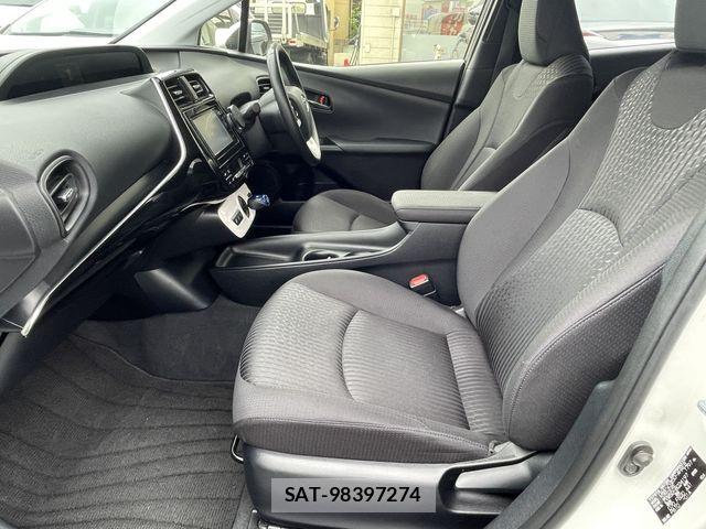 Toyota PRIUS 2016-03 7272732-15