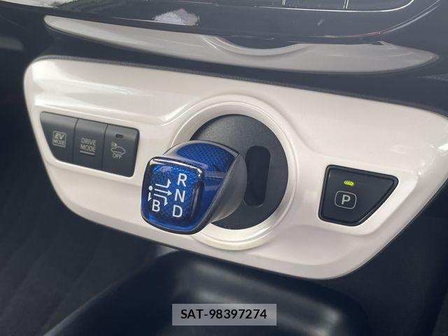 Toyota PRIUS 2016-03 7272732-26