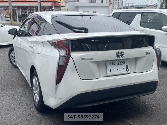 Toyota PRIUS 2016-03 7272732-4