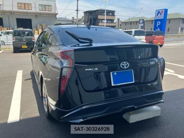 Toyota PRIUS 2017-10 7272727-2