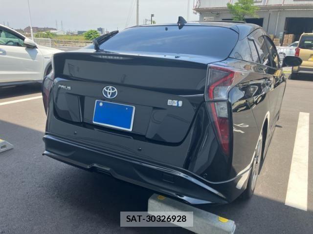 Toyota PRIUS 2017-10 7272727-3