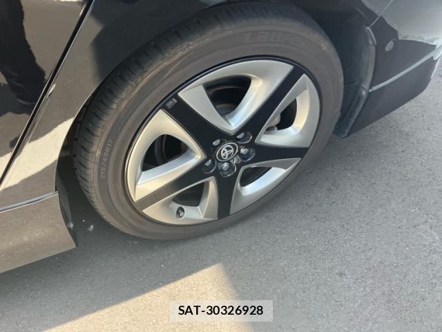 Toyota PRIUS 2017-10 7272727-5