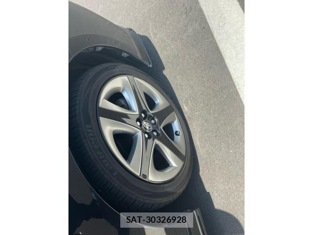 Toyota PRIUS 2017-10 7272727-6