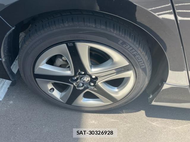 Toyota PRIUS 2017-10 7272727-7