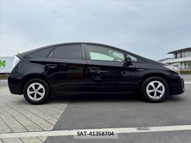 Toyota PRIUS 2014-01 7272737-11