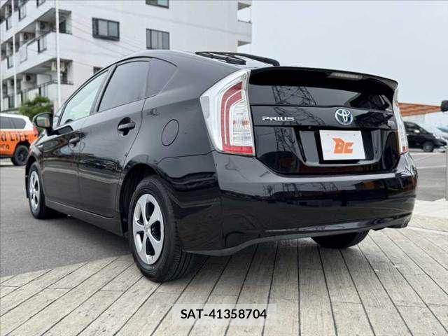 Toyota PRIUS 2014-01 7272737-12