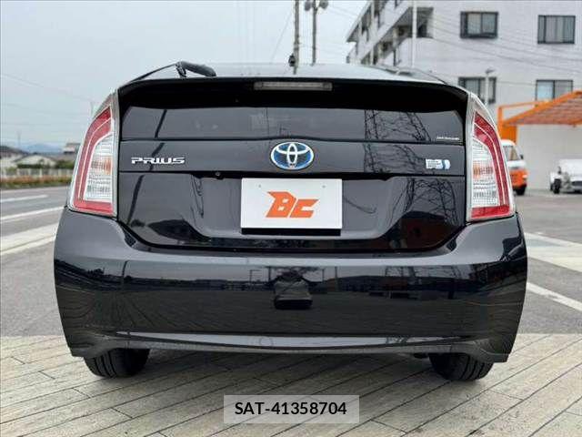 Toyota PRIUS 2014-01 7272737-13