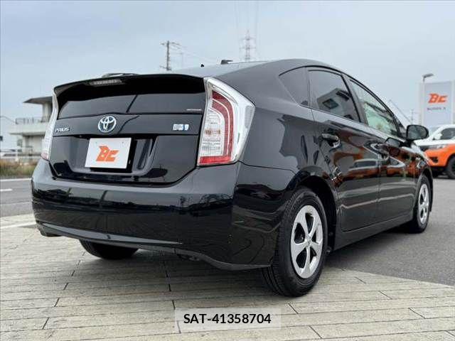 Toyota PRIUS 2014-01 7272737-14