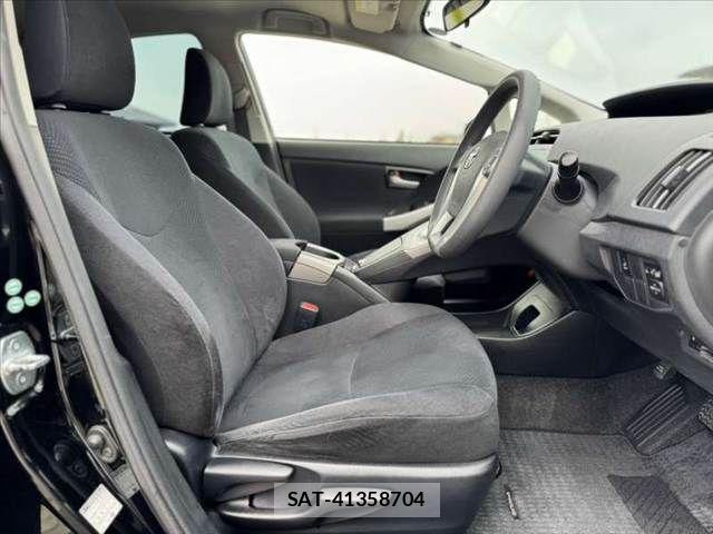Toyota PRIUS 2014-01 7272737-15