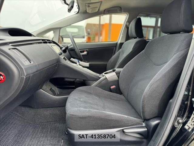 Toyota PRIUS 2014-01 7272737-16