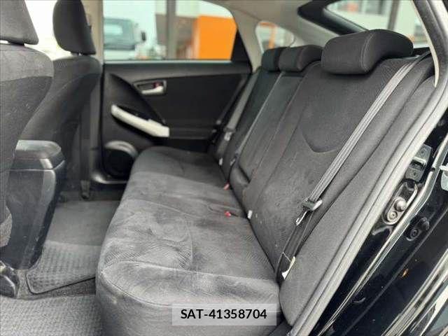 Toyota PRIUS 2014-01 7272737-17