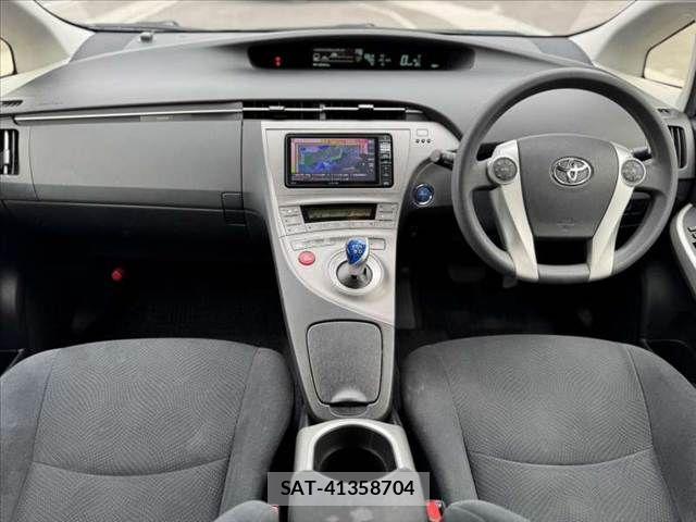 Toyota PRIUS 2014-01 7272737-1