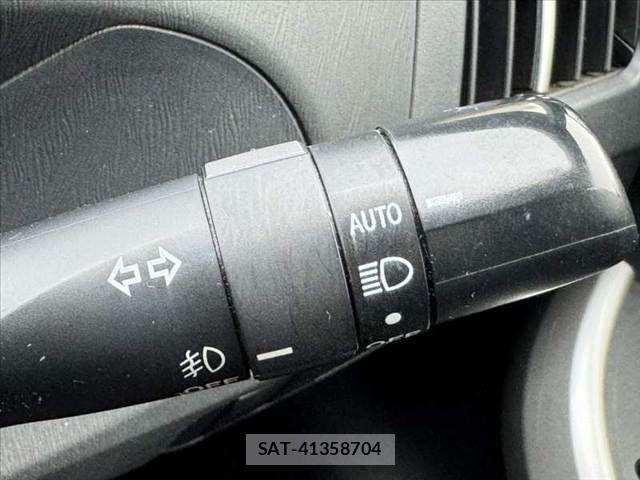 Toyota PRIUS 2014-01 7272737-23