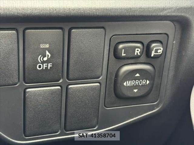Toyota PRIUS 2014-01 7272737-26