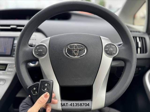 Toyota PRIUS 2014-01 7272737-5