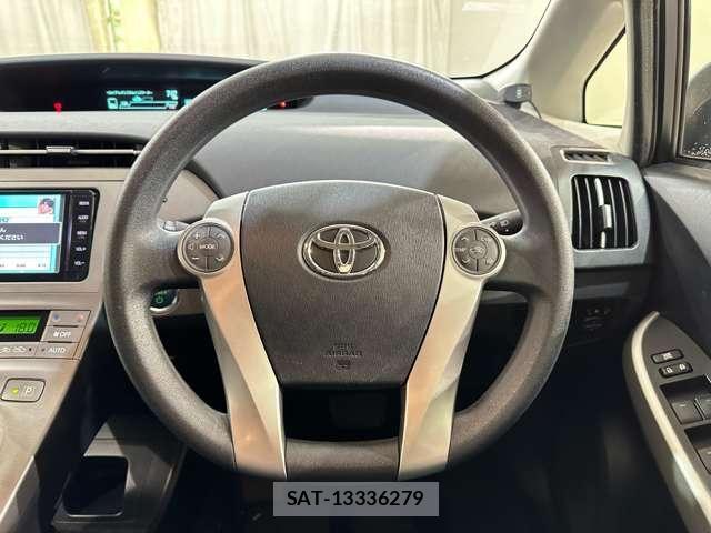 Toyota PRIUS 2015-12 7272738-9