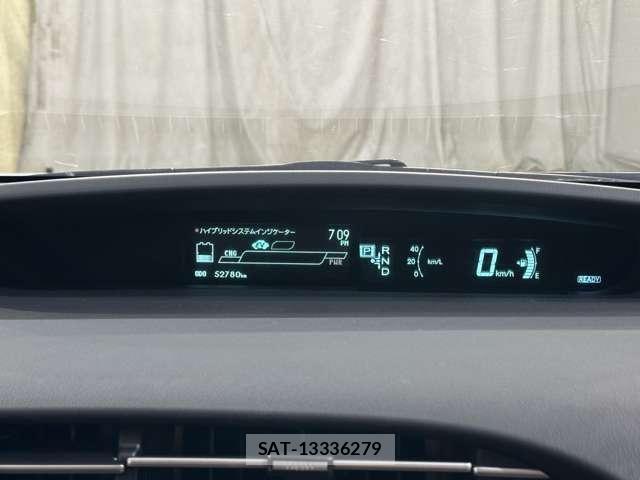 Toyota PRIUS 2015-12 7272738-10
