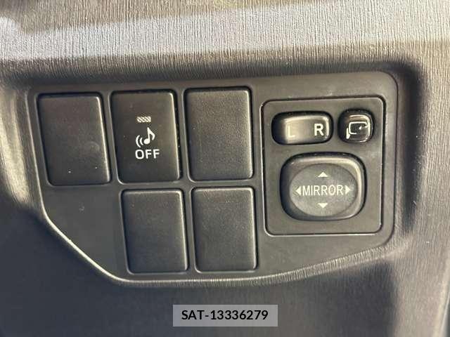 Toyota PRIUS 2015-12 7272738-12