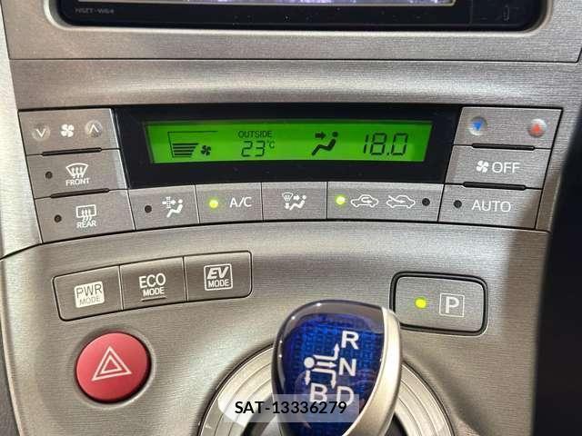 Toyota PRIUS 2015-12 7272738-21