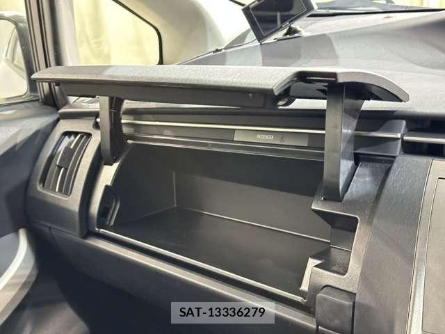 Toyota PRIUS 2015-12 7272738-22