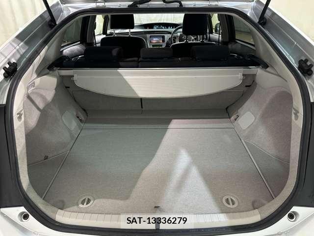 Toyota PRIUS 2015-12 7272738-25