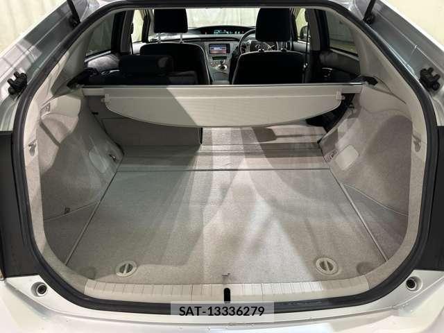 Toyota PRIUS 2015-12 7272738-26