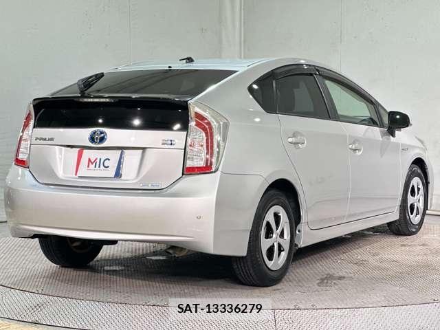 Toyota PRIUS 2015-12 7272738-4