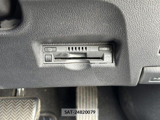 Toyota PRIUS 2018-02 7272726-17