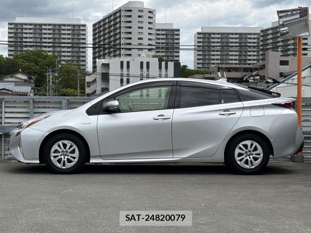 Toyota PRIUS 2018-02 7272726-20