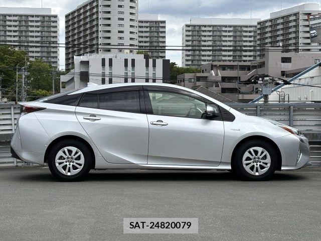 Toyota PRIUS 2018-02 7272726-24