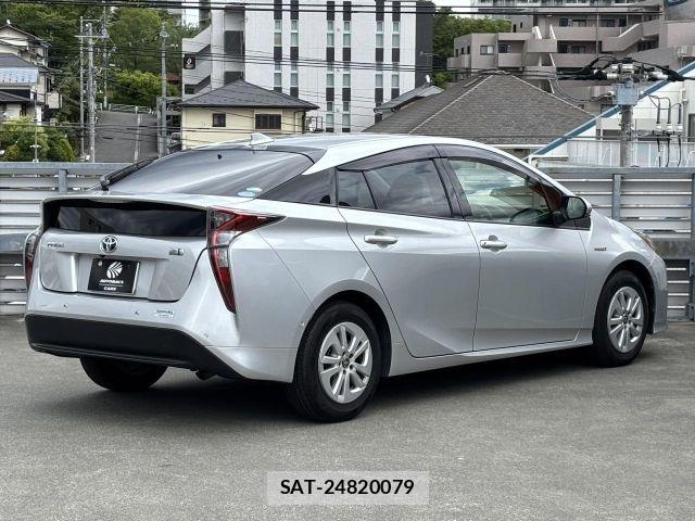 Toyota PRIUS 2018-02 7272726-2
