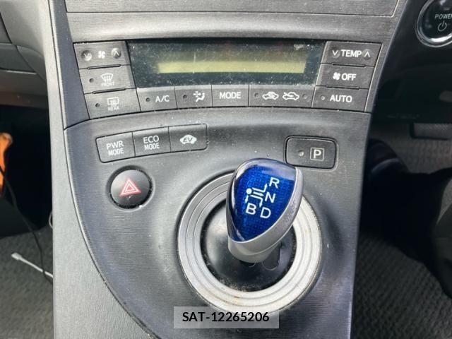 Toyota PRIUS 2010-02 7272739-12