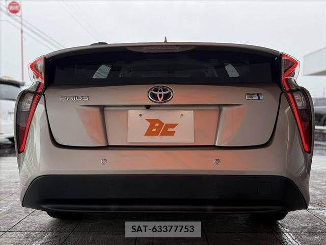 Toyota PRIUS 2017-05 7272729-13
