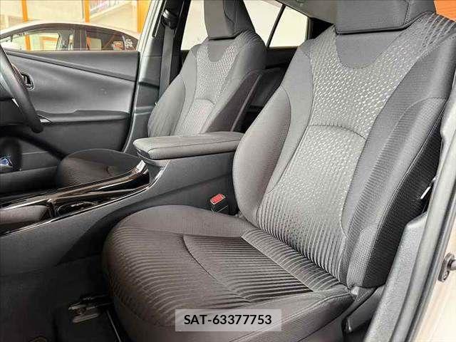 Toyota PRIUS 2017-05 7272729-16