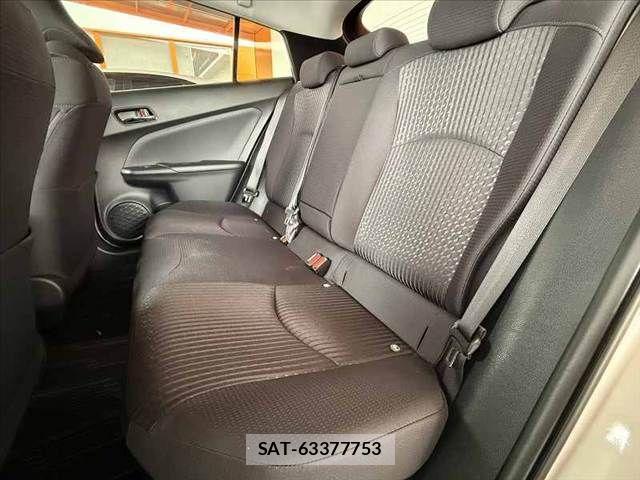 Toyota PRIUS 2017-05 7272729-18