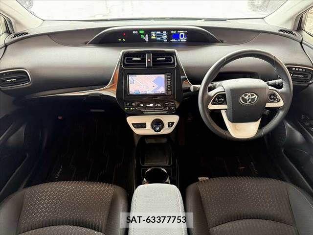 Toyota PRIUS 2017-05 7272729-1
