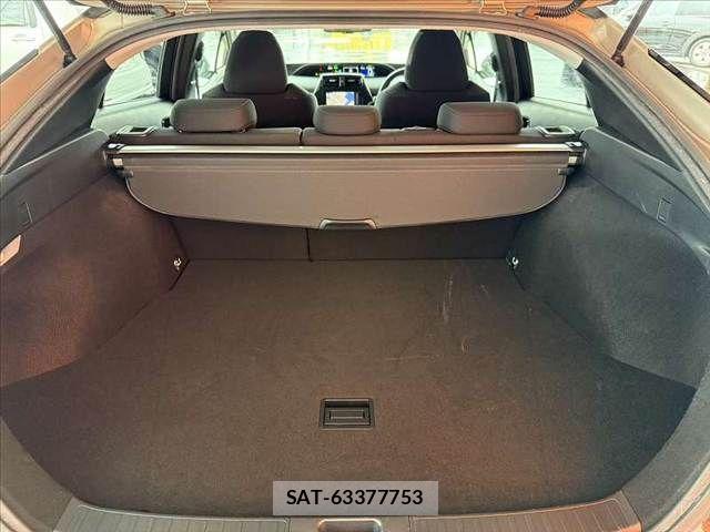Toyota PRIUS 2017-05 7272729-19