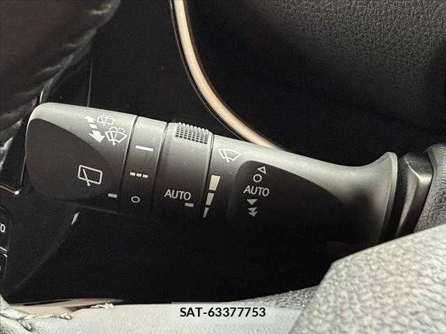 Toyota PRIUS 2017-05 7272729-23