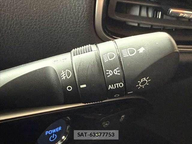 Toyota PRIUS 2017-05 7272729-24