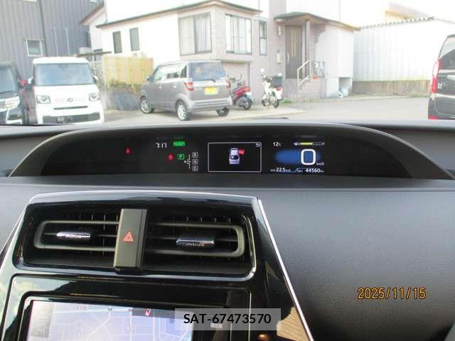 Toyota PRIUS 2016-05 7272720-11
