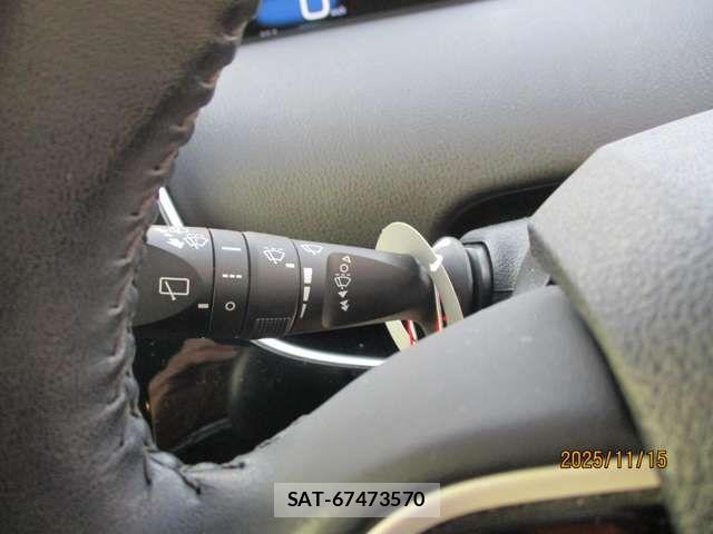 Toyota PRIUS 2016-05 7272720-17