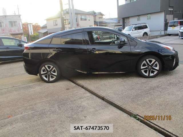 Toyota PRIUS 2016-05 7272720-3