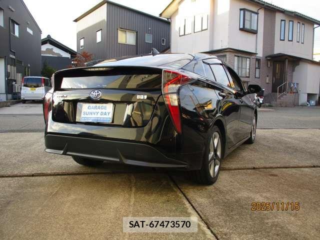 Toyota PRIUS 2016-05 7272720-4