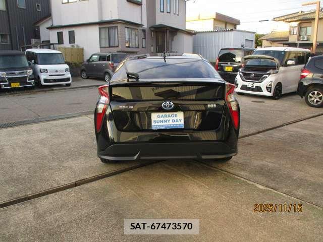 Toyota PRIUS 2016-05 7272720-6