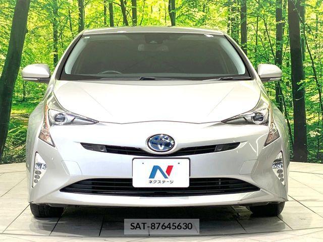 Toyota PRIUS 2017-06 7272728-13