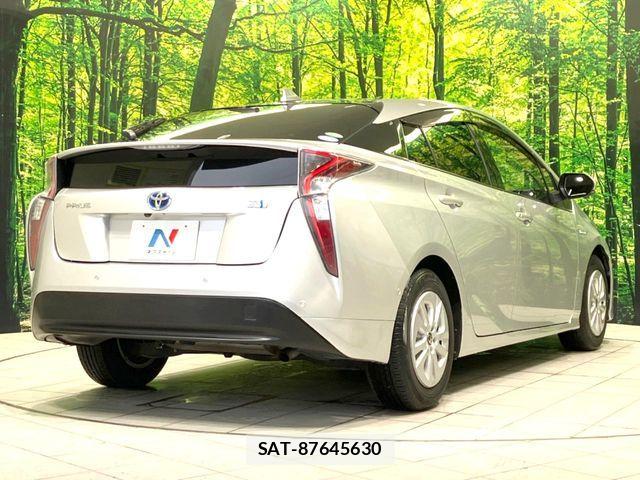 Toyota PRIUS 2017-06 7272728-16