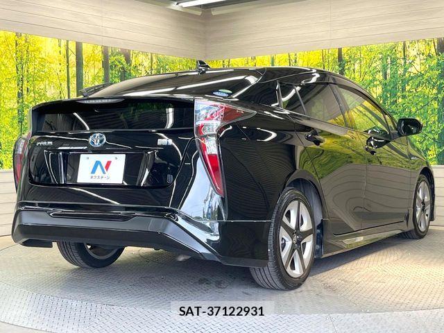Toyota PRIUS 2017-05 7272719-16